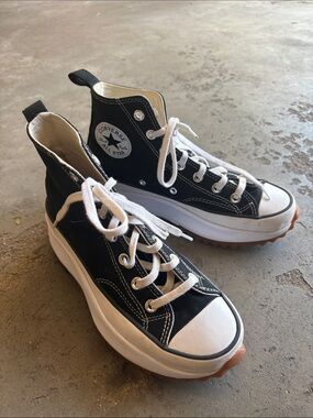 Converse Chuck Taylor 6 men 7.5 women